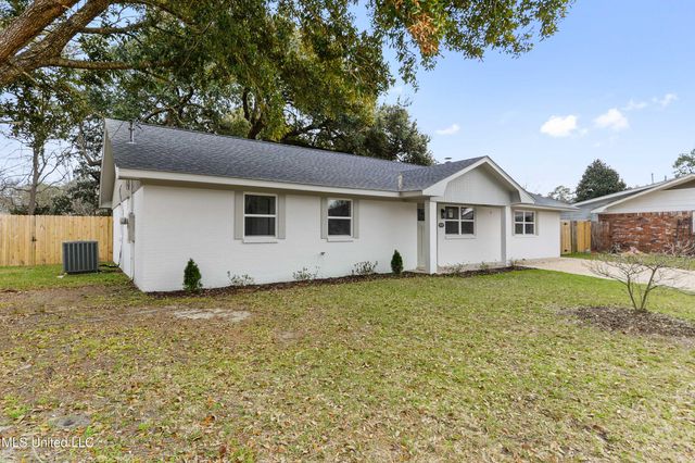402 Hunter Drive, Ocean Springs, MS 39564
