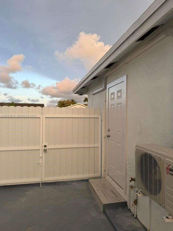 19316 SW 121st Ave 1, Miami, FL 33177