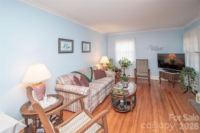 7218 Lakeside Drive N, Charlotte, NC 28212