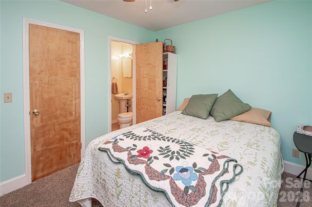 7218 Lakeside Drive N, Charlotte, NC 28212