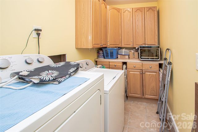 7218 Lakeside Drive N, Charlotte, NC 28212