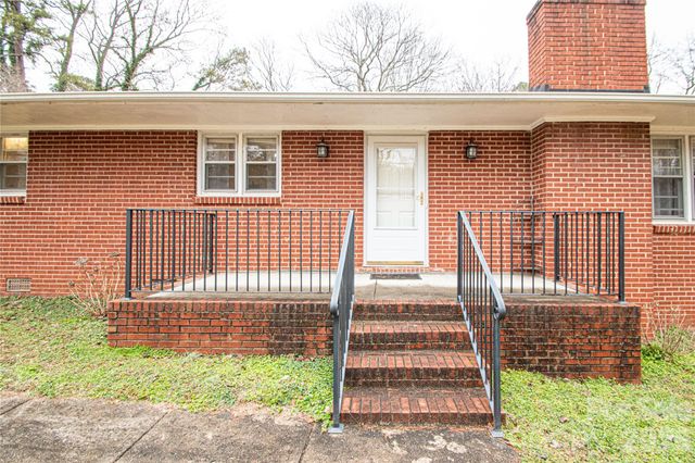 7218 Lakeside Drive N, Charlotte, NC 28212