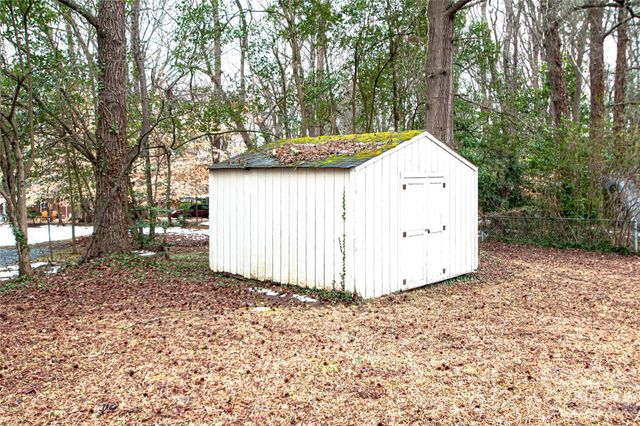 7218 Lakeside Drive N, Charlotte, NC 28212