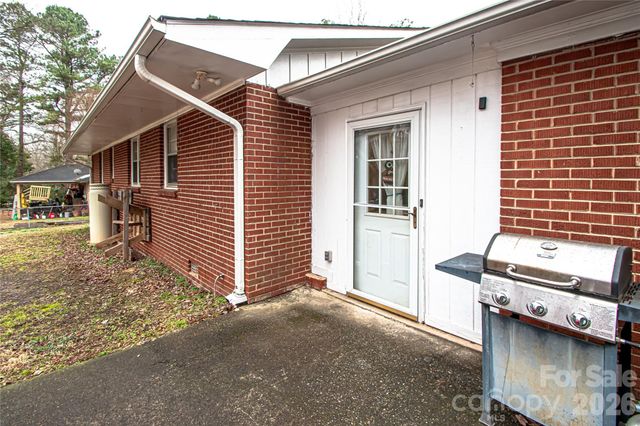 7218 Lakeside Drive N, Charlotte, NC 28212