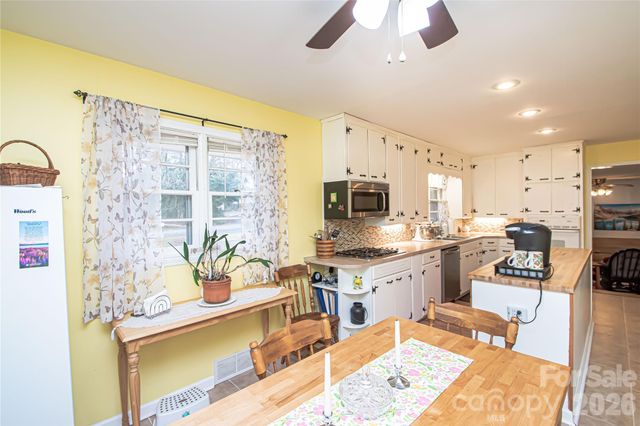 7218 Lakeside Drive N, Charlotte, NC 28212