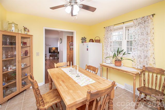 7218 Lakeside Drive N, Charlotte, NC 28212