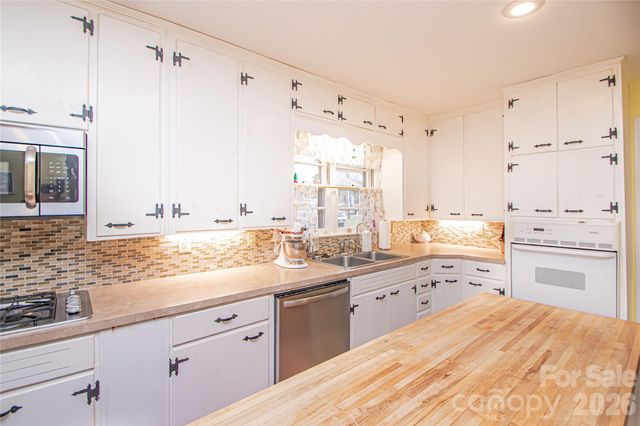 7218 Lakeside Drive N, Charlotte, NC 28212