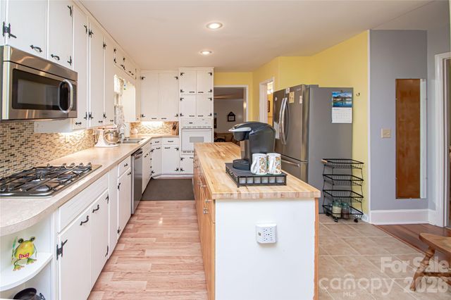 7218 Lakeside Drive N, Charlotte, NC 28212