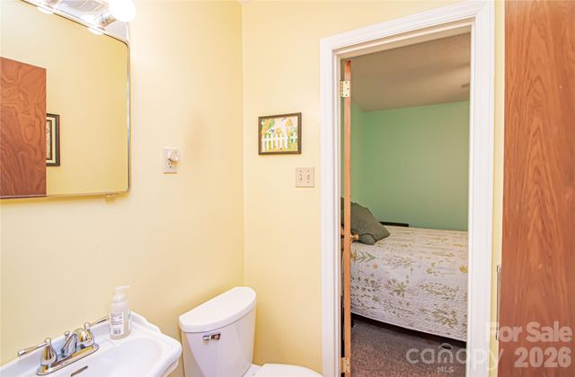 7218 Lakeside Drive N, Charlotte, NC 28212