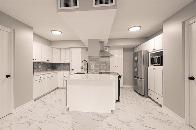 4550 Warwick Boulevard 210-211, Kansas City, MO 64111