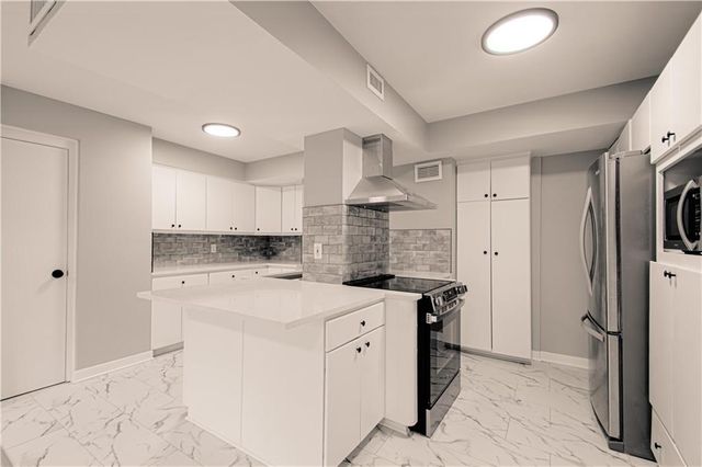 4550 Warwick Boulevard 210-211, Kansas City, MO 64111