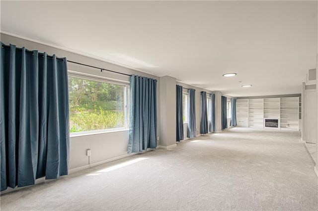 4550 Warwick Boulevard 210-211, Kansas City, MO 64111