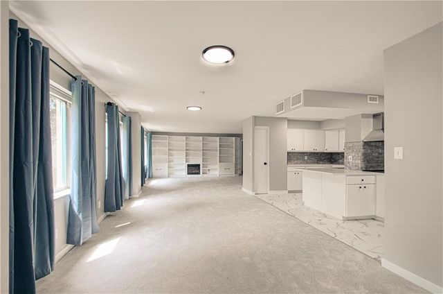 4550 Warwick Boulevard 210-211, Kansas City, MO 64111