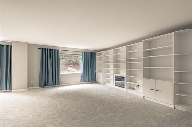 4550 Warwick Boulevard 210-211, Kansas City, MO 64111