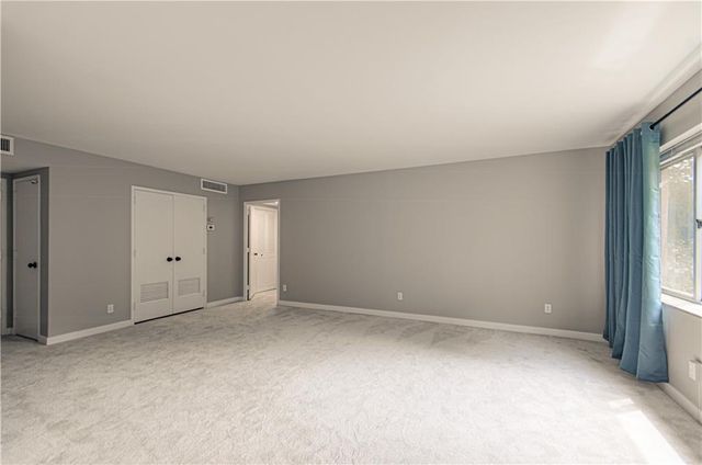 4550 Warwick Boulevard 210-211, Kansas City, MO 64111