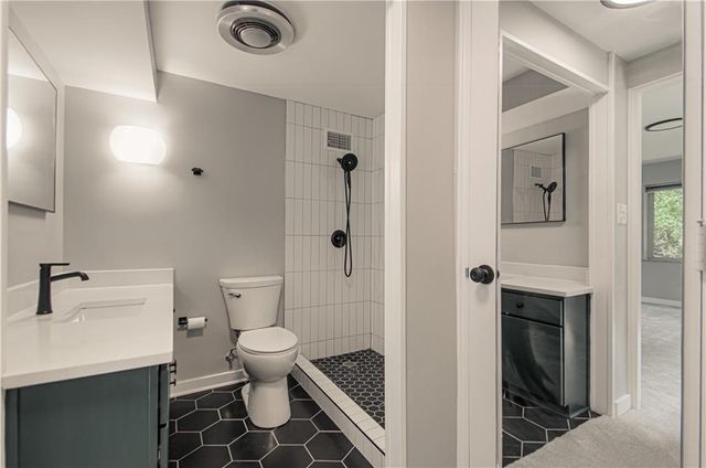 4550 Warwick Boulevard 210-211, Kansas City, MO 64111