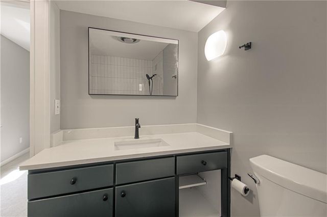 4550 Warwick Boulevard 210-211, Kansas City, MO 64111