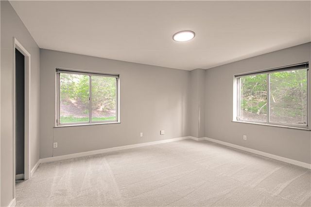 4550 Warwick Boulevard 210-211, Kansas City, MO 64111