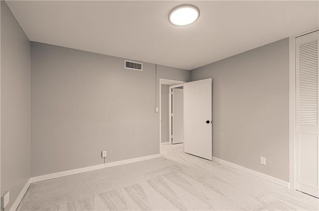 4550 Warwick Boulevard 210-211, Kansas City, MO 64111