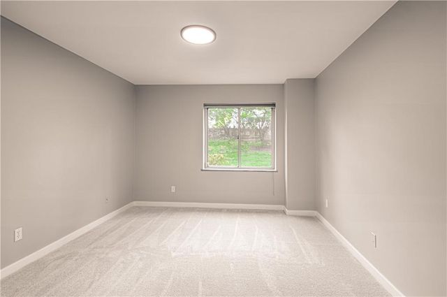 4550 Warwick Boulevard 210-211, Kansas City, MO 64111