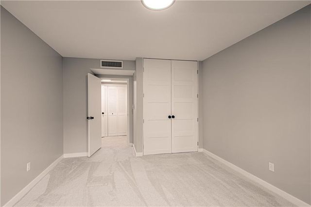 4550 Warwick Boulevard 210-211, Kansas City, MO 64111