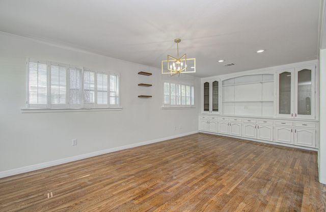 1100 Cowan Avenue, Conroe, TX 77301