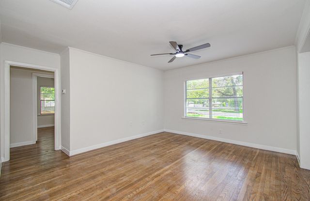 1100 Cowan Avenue, Conroe, TX 77301