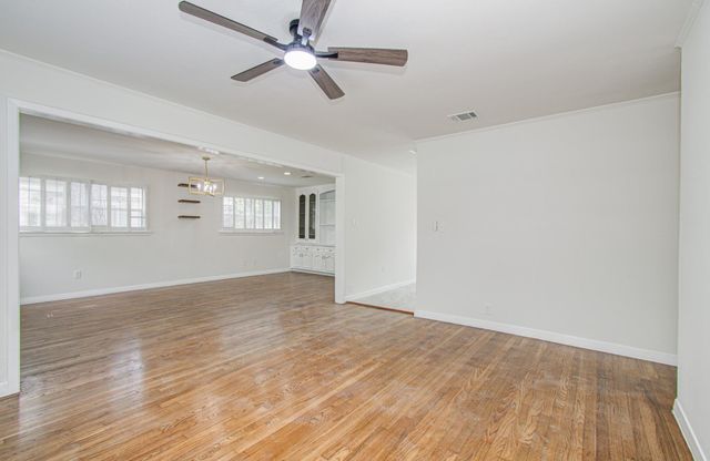 1100 Cowan Avenue, Conroe, TX 77301