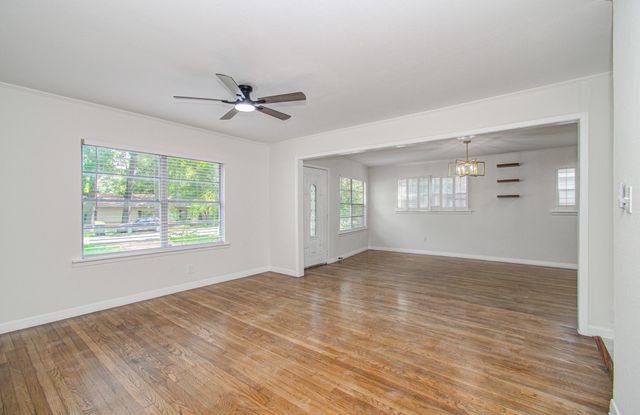 1100 Cowan Avenue, Conroe, TX 77301