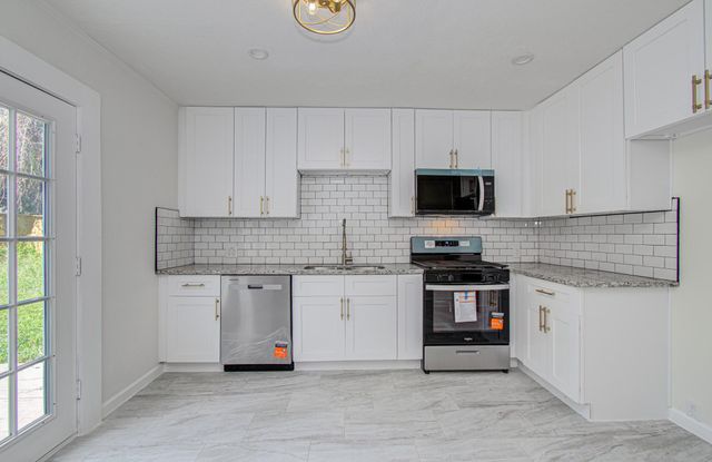 1100 Cowan Avenue, Conroe, TX 77301