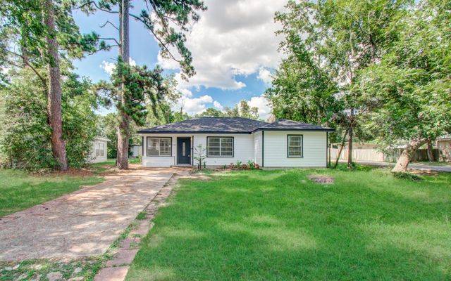 1100 Cowan Avenue, Conroe, TX 77301