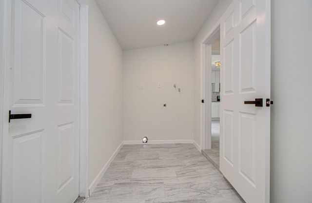 1100 Cowan Avenue, Conroe, TX 77301