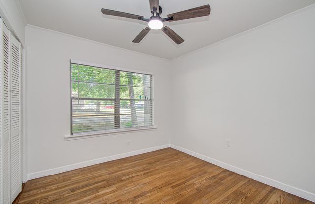1100 Cowan Avenue, Conroe, TX 77301