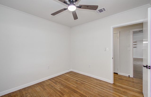 1100 Cowan Avenue, Conroe, TX 77301