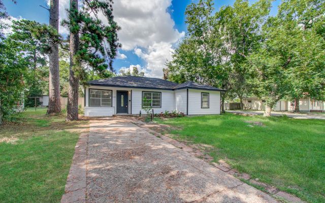 1100 Cowan Avenue, Conroe, TX 77301