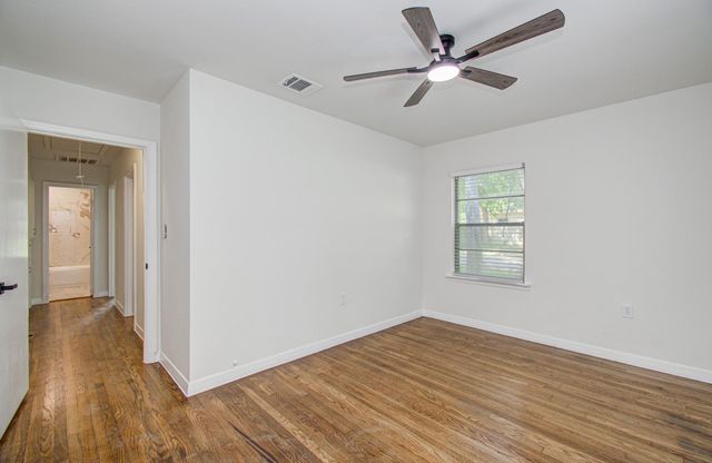1100 Cowan Avenue, Conroe, TX 77301