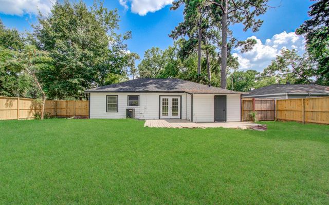 1100 Cowan Avenue, Conroe, TX 77301