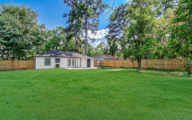 1100 Cowan Avenue, Conroe, TX 77301