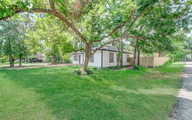 1100 Cowan Avenue, Conroe, TX 77301