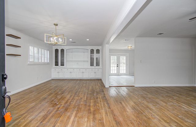 1100 Cowan Avenue, Conroe, TX 77301