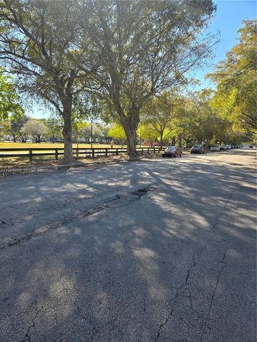 15454 SW 85th Ln 135, Miami, FL 33193