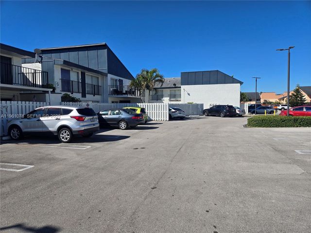 15454 SW 85th Ln 135, Miami, FL 33193