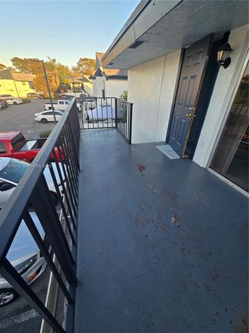 15454 SW 85th Ln 135, Miami, FL 33193