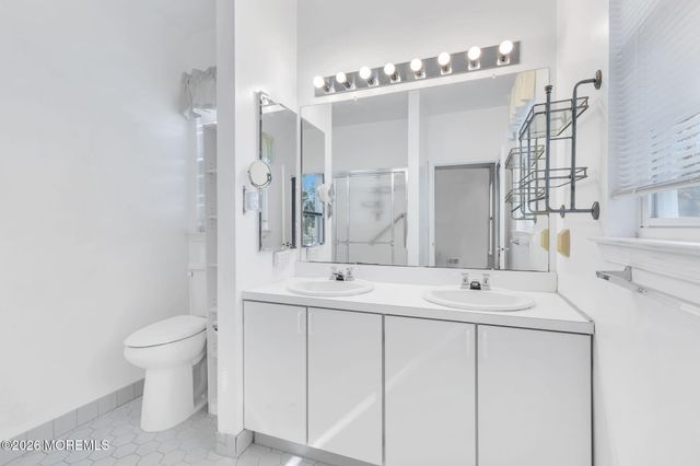 1 Gardenways Court, Lakewood, NJ 08701