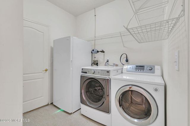 1 Gardenways Court, Lakewood, NJ 08701