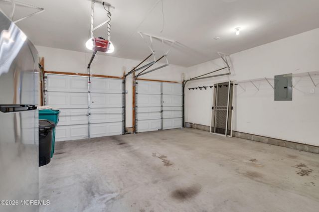 1 Gardenways Court, Lakewood, NJ 08701