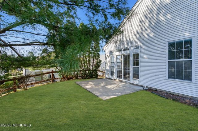 1 Gardenways Court, Lakewood, NJ 08701