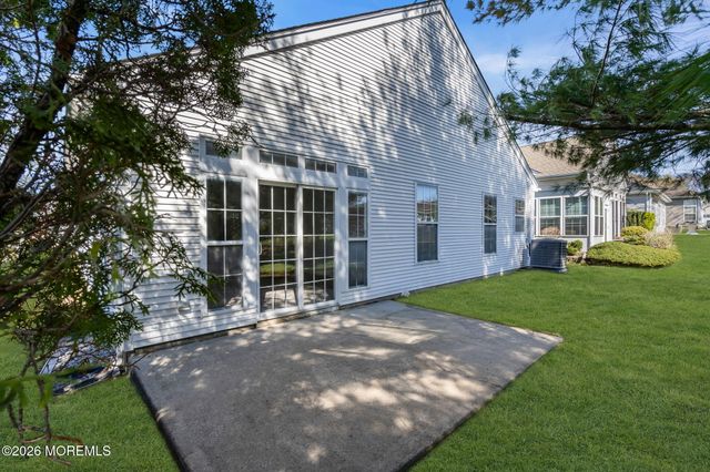 1 Gardenways Court, Lakewood, NJ 08701