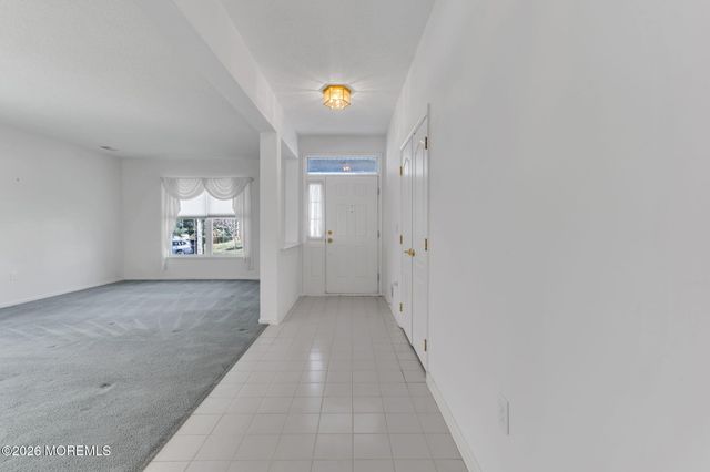 1 Gardenways Court, Lakewood, NJ 08701