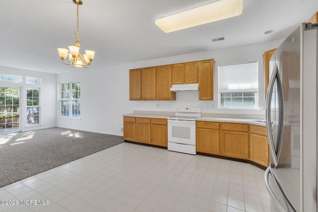 1 Gardenways Court, Lakewood, NJ 08701